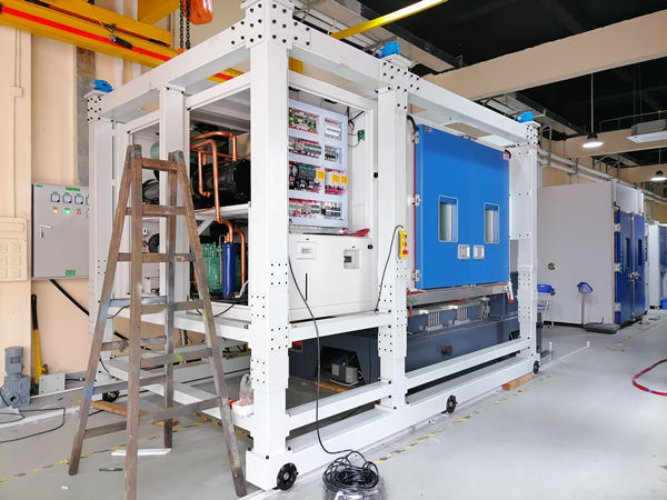 三綜合試驗(yàn)箱(圖1) 三綜合試驗(yàn)箱(圖1)